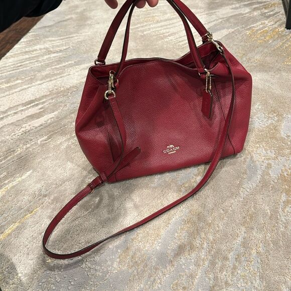 EDIE SHOULDER BAG 31 IN PEBBLE LEATHER (COACH
LIGHT GOLD/BLACK CHERRY
GUC - Picture 1 of 14